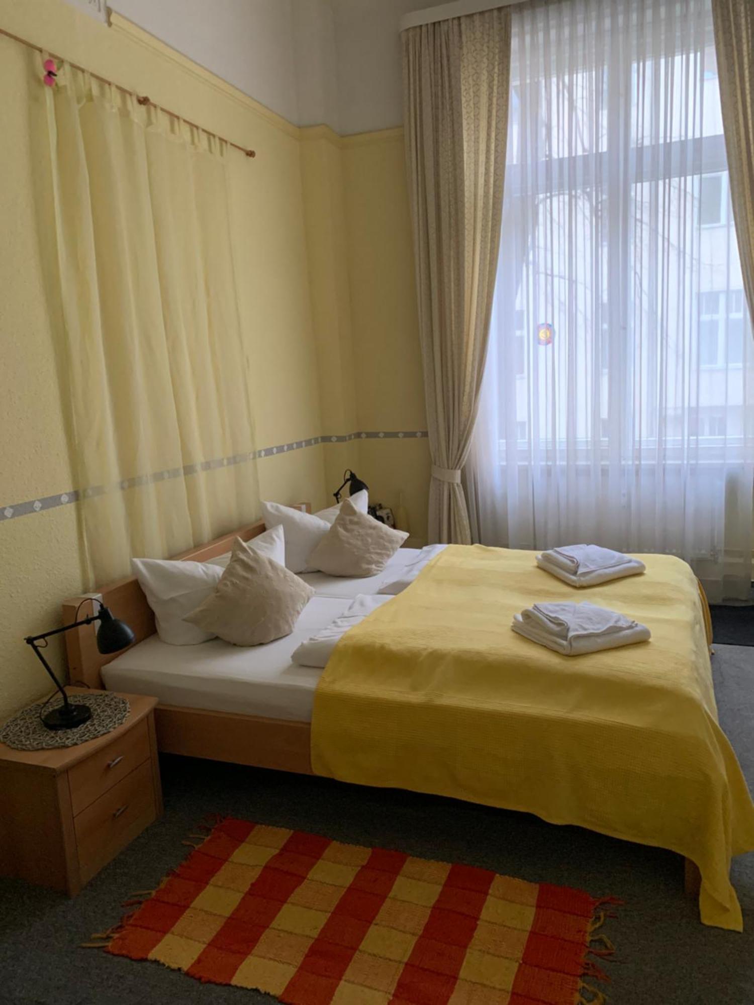 Hotel Pension Senta Berlim Exterior foto